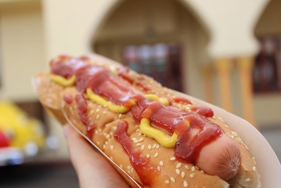 Leckere Hotdogs beim Schulbasar